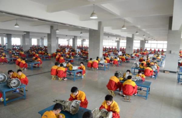 承	德电焊工学校有哪些专业-学校啊多少分能进