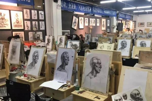 美	术高考画室培训报名费用