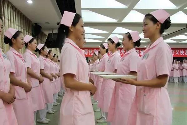 考	护士证什么时候报名
