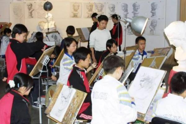 高	考画室培训收费多少