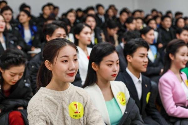 成	都艺考培训学校舞蹈(成都舞蹈艺考培训中心)