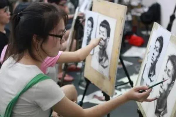 美	术高考画室培训多少钱