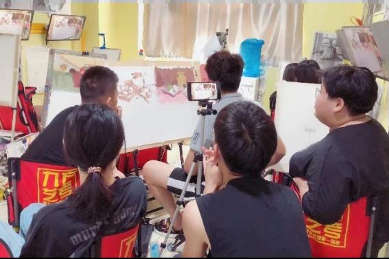 成	都高考美术集训学校