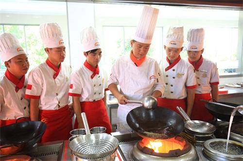 学厨师要多少岁,学厨师多少岁合适