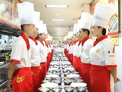 成都那里可以学厨师,成都哪里有学厨师的地方？