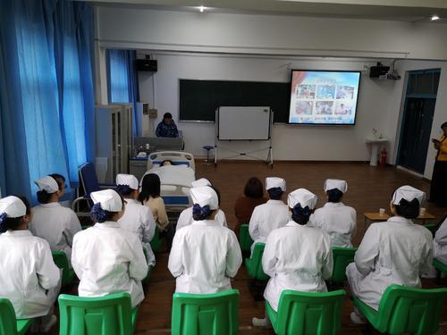 高中毕业学护理,今年高中毕业 我想要读护士 但不是很了解 所以想咨询一下