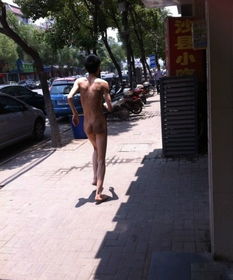 方城卫校门口女子裸奔,方城七峰山怎么样??