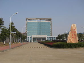 益阳卫校地址,湖南益阳医学高等学院的具体位置在哪里，离长沙远吗？学校环境怎么样？？