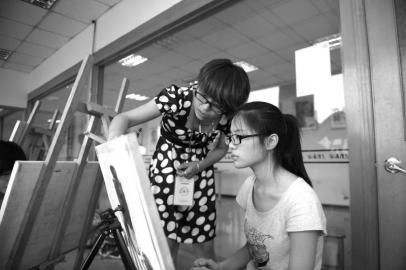 78美术高考网裸模,去美院当人体模特在那里报名？