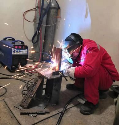 学焊工一般要多少钱,焊工培训：学费、学习时间、就业前景等问题解答