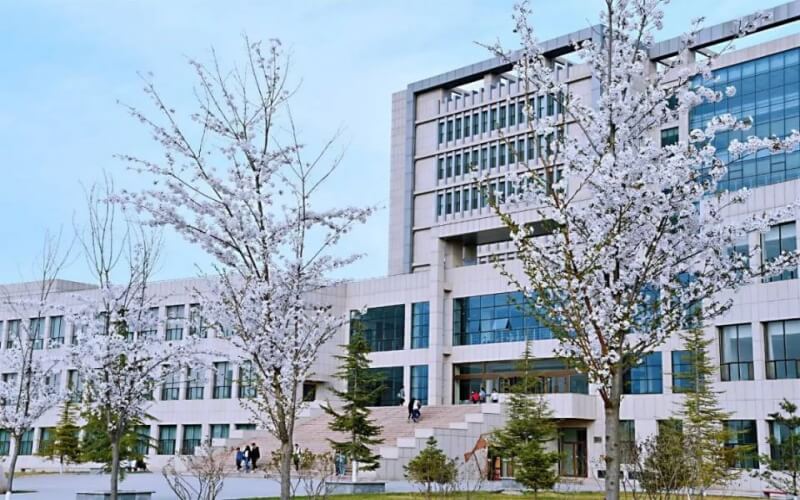 兰州财经大学