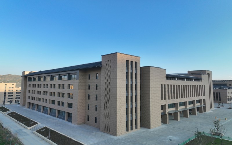 青海理工学院