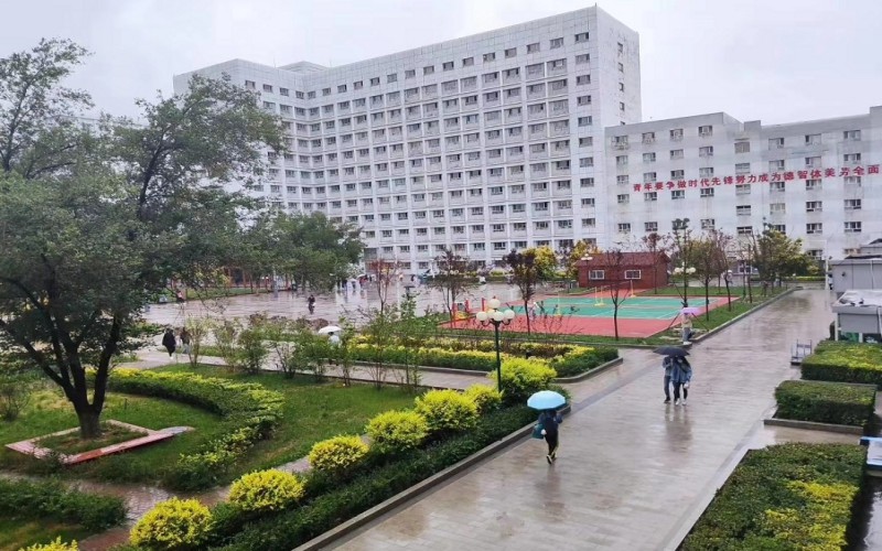 新疆财经大学