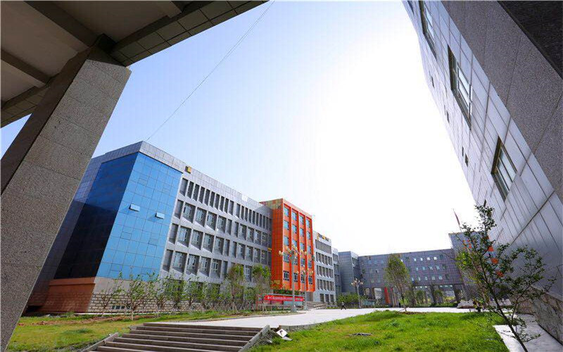 新疆工程学院