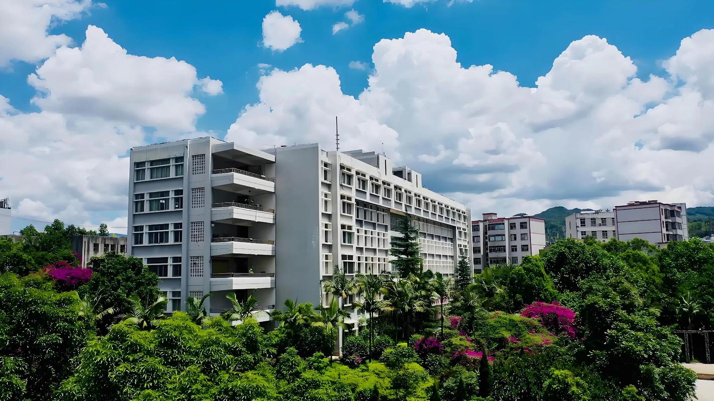 滇西科技师范学院
