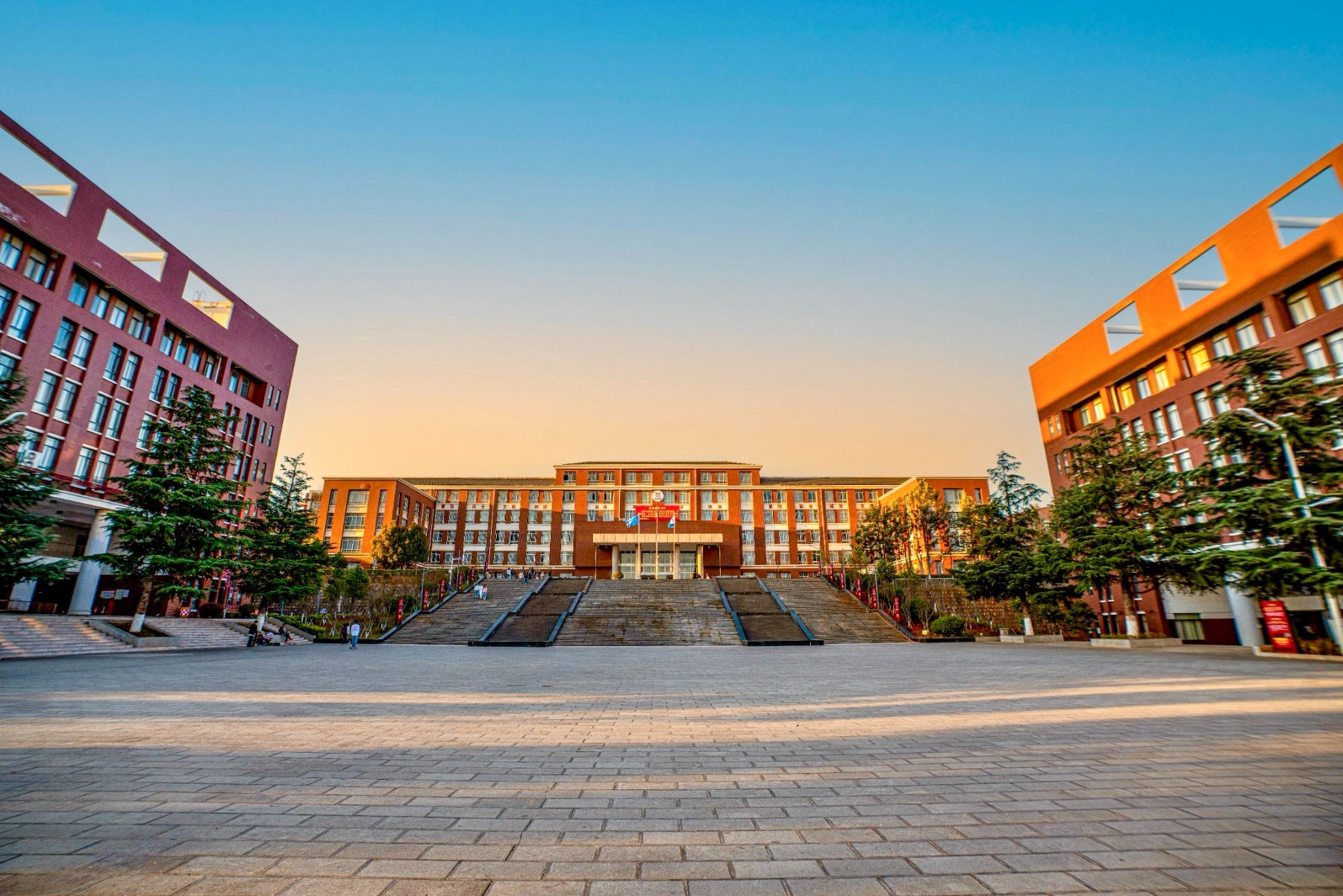 滇池学院