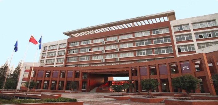 长江艺术工程职业学院