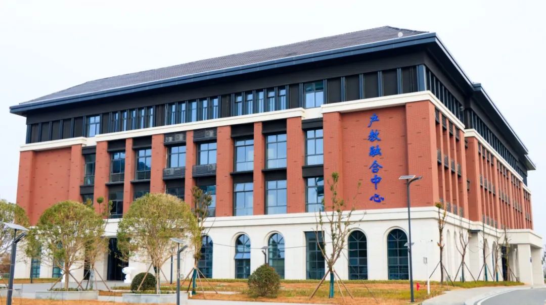 岳阳现代服务职业学院