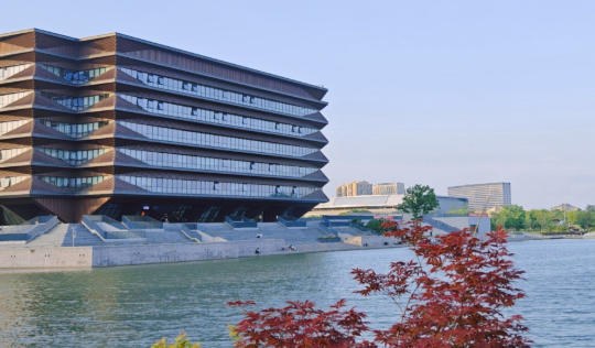 嘉兴大学