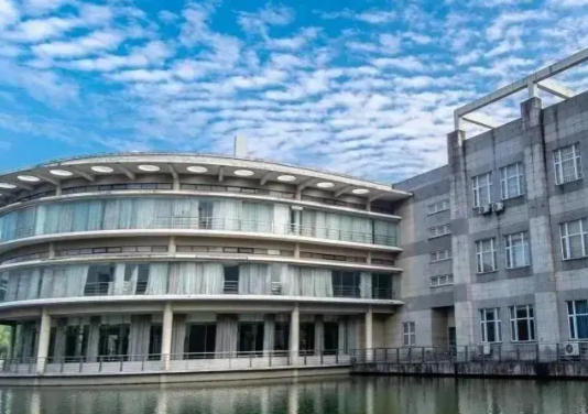 浙江万里学院