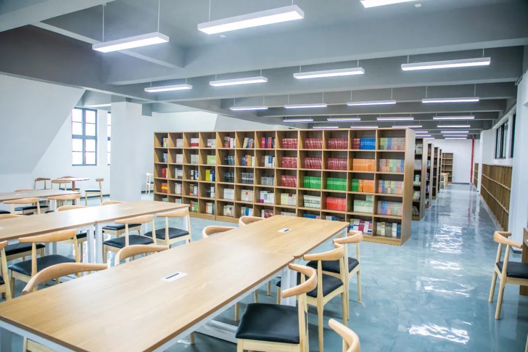 海南东方新丝路职业学院