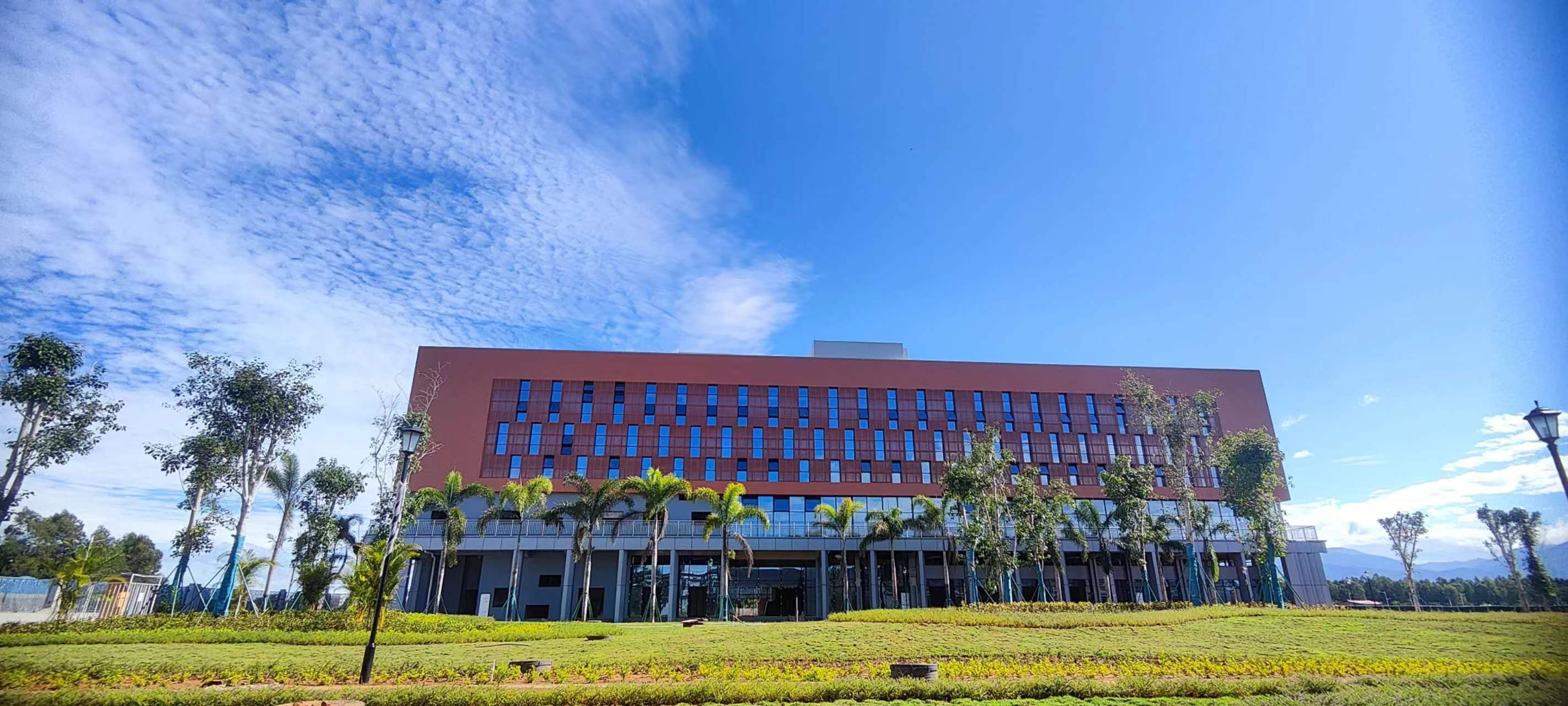 海南东方新丝路职业学院