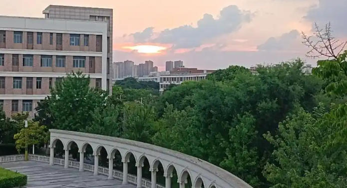 江苏电子信息职业学院