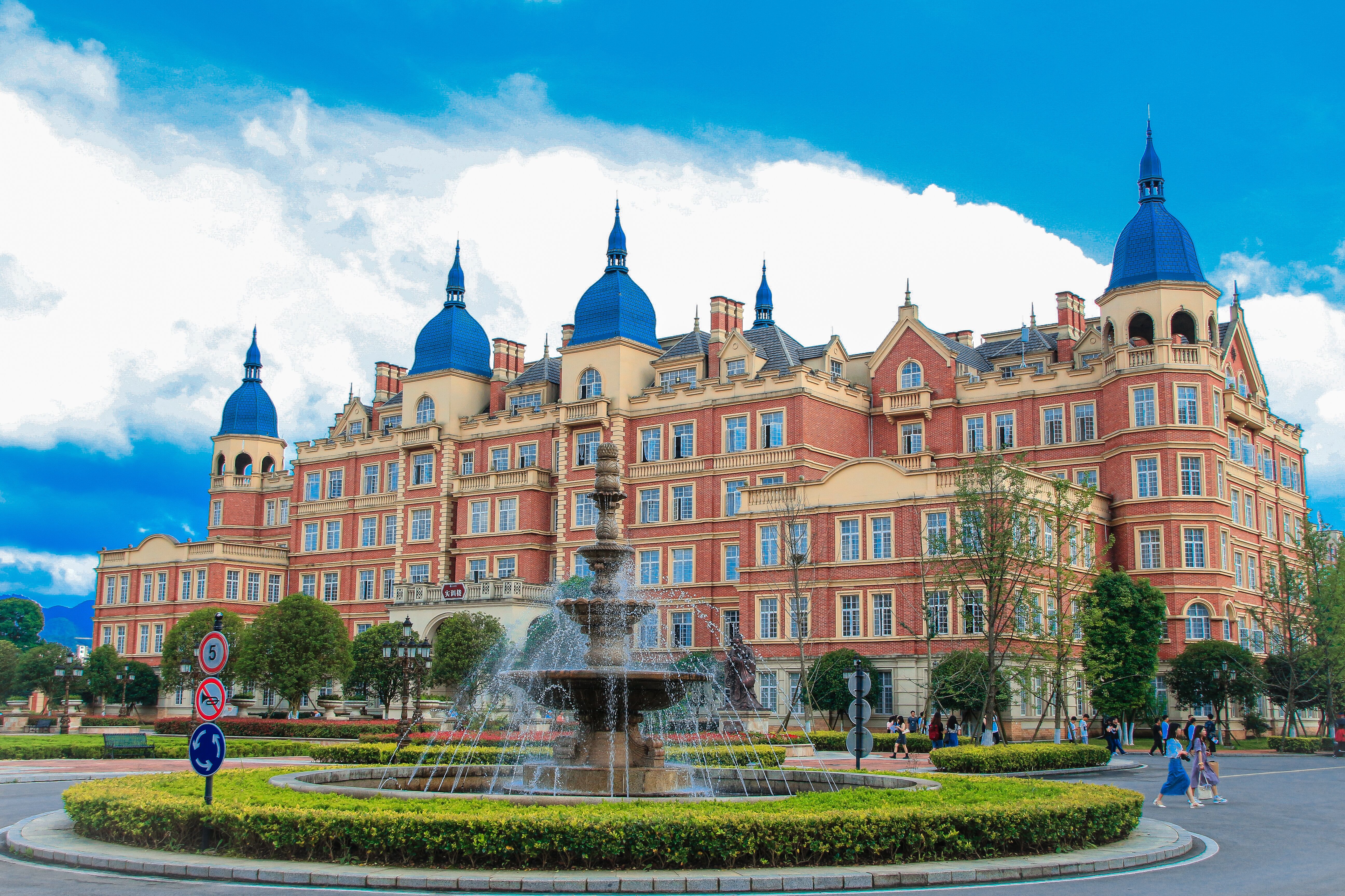 贵州黔南科技学院