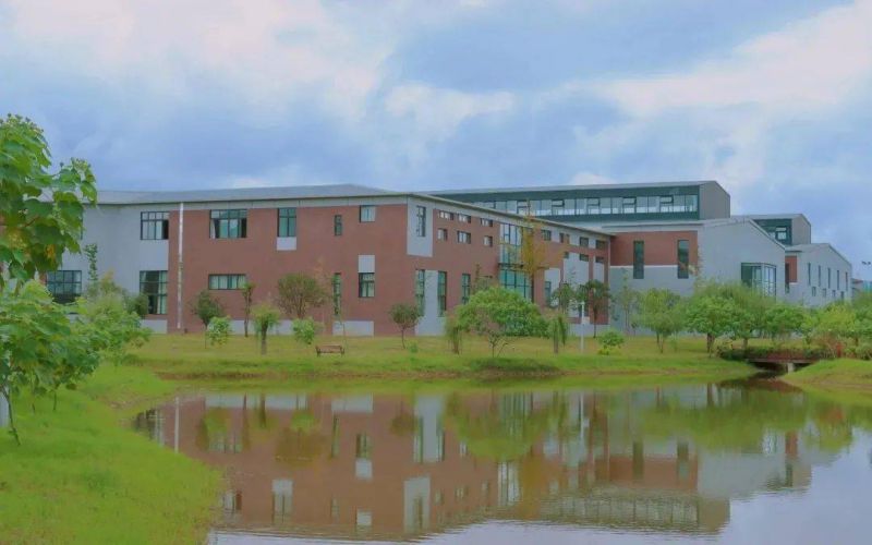 四川文化艺术学院