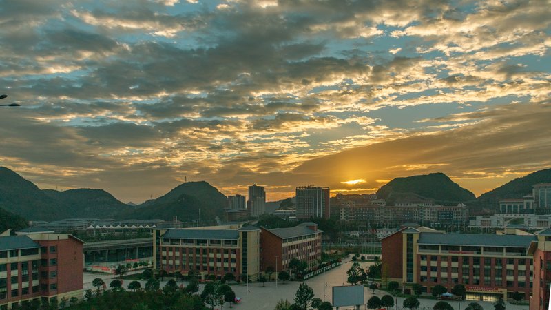 贵阳人文科技学院