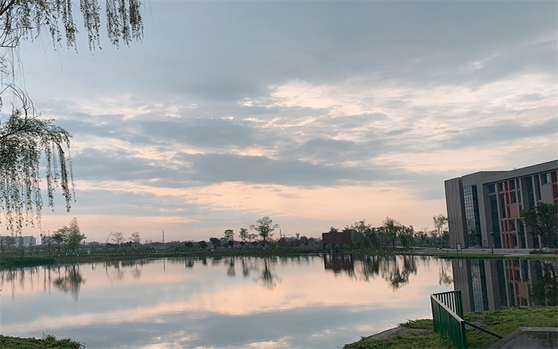 德阳城市轨道交通职业学院