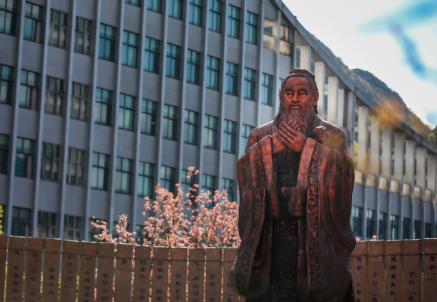 六盘水师范学院