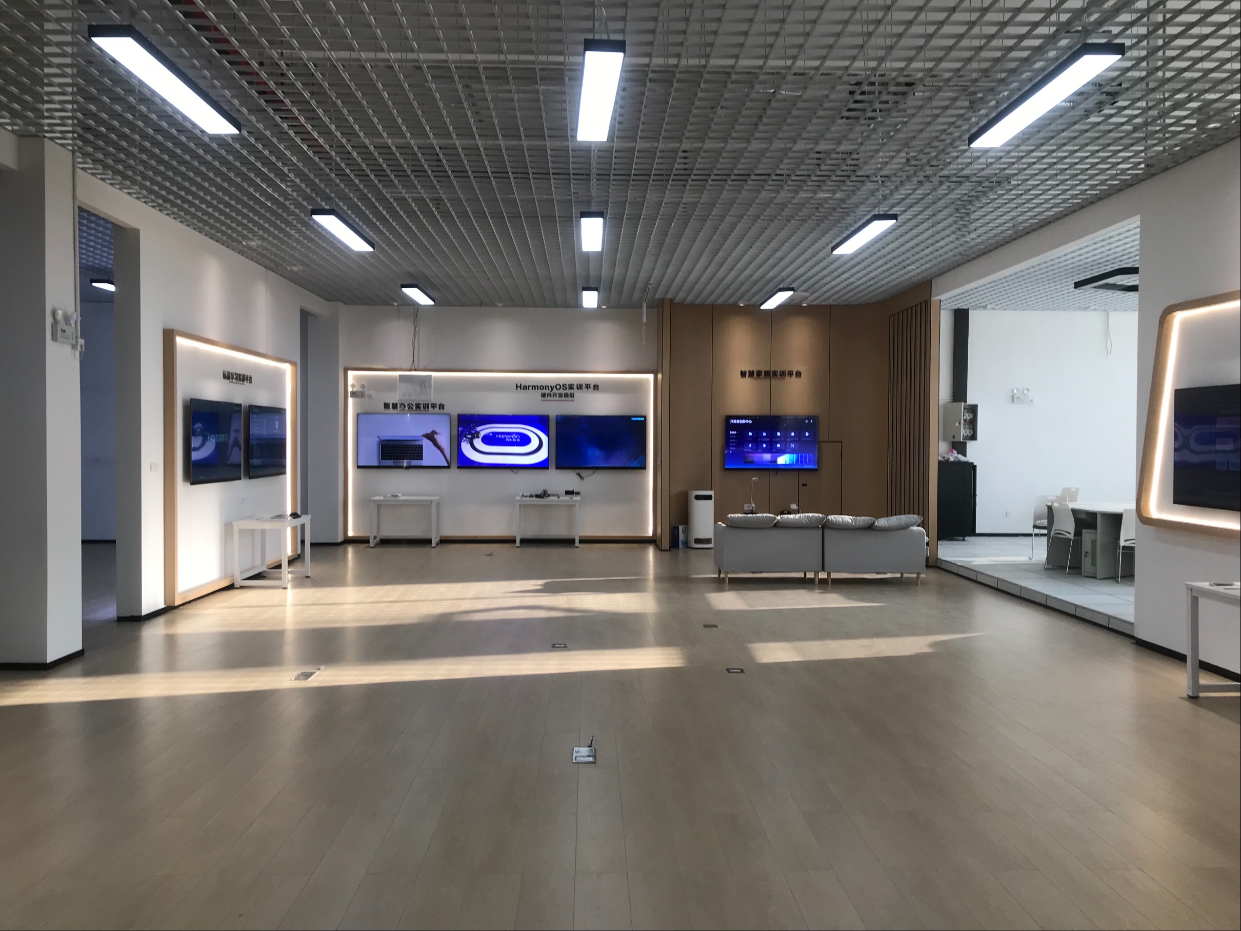 贵州电子科技职业学院